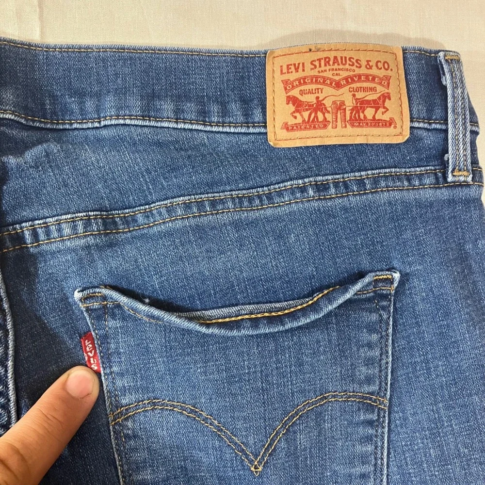 Levis 29969-0007 Mens Blue Denim Cuffed Stretch Jean Shorts Size 33 Medium Wash